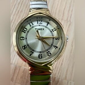 Timex ladies two toned bracelet watch NEW BATTERY